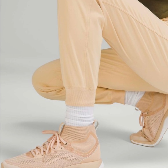 NWT! Lululemon Stretch High-Rise Jogger - Picture 3 of 7